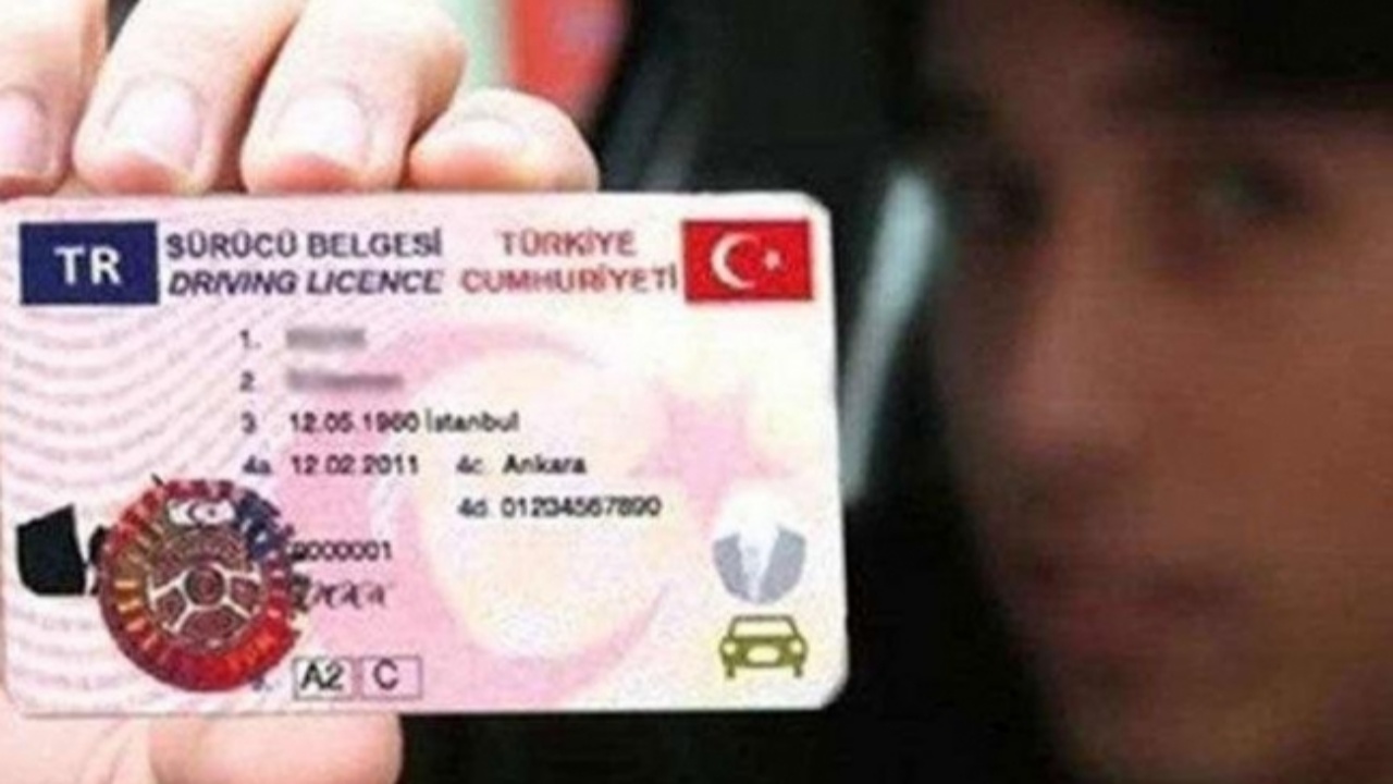 Nüfus Müdürlüklerinde yoğunluk: Kimlik ve ehliyet tek kartta toplanıyor