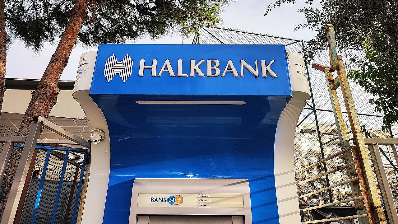 Halkbank ve PTT’den emekli maaşı alanlar: Para verilecek